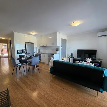 2b2b Unit Near Cbd W Courtyard Fun In Norman Park Apartment