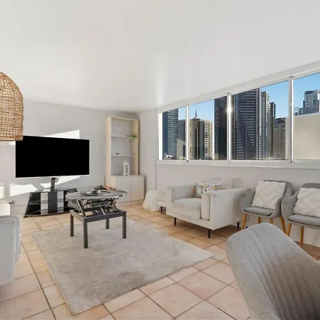 Apartment Modern 2br Retreat With Gym, Pool And Balcony *