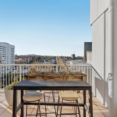 Modern 2br Retreat With Gym, Pool And Balcony *
