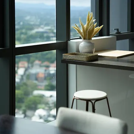 Meriton Soleil Breathtaking Views Heated Pool Gym Apartment *