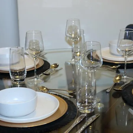 Birrunga View 2 Bedroom & Parking Apartment *