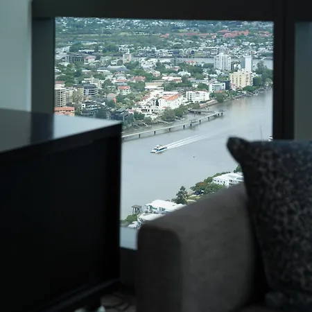 Meriton Soleil Breathtaking Views Heated Pool Gym Apartment Brisbane