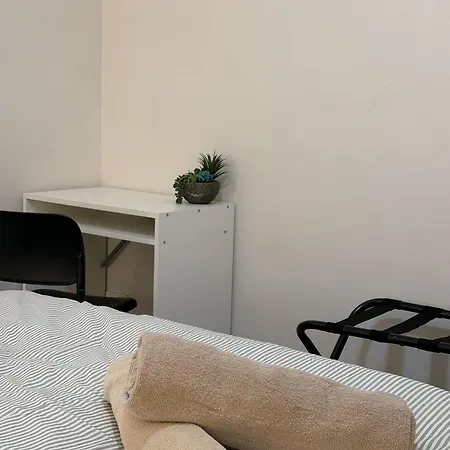 2b2b Unit Near Cbd W Courtyard Fun In Norman Park Apartment Brisbane