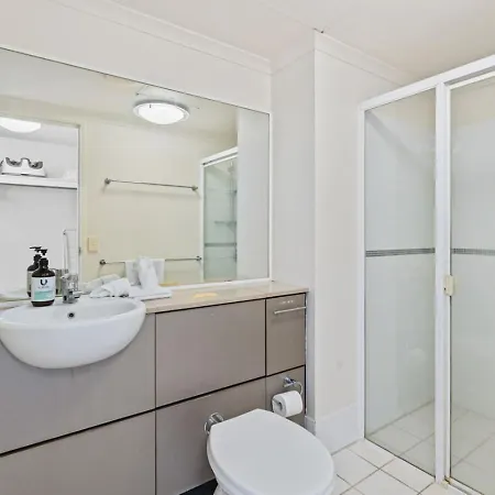 Luxury High Rise 2br In Cbd