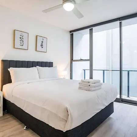 City-center Cozy 2bdr With Parking Apartment