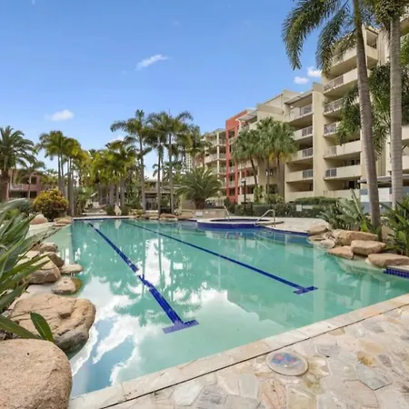 Modern 2br Retreat With Gym, Pool And Balcony Apartment *