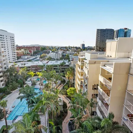 Modern 2br Retreat With Gym, Pool And Balcony Brisbane