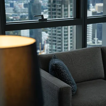 Meriton Soleil Breathtaking Views Heated Pool Gym Apartment Brisbane