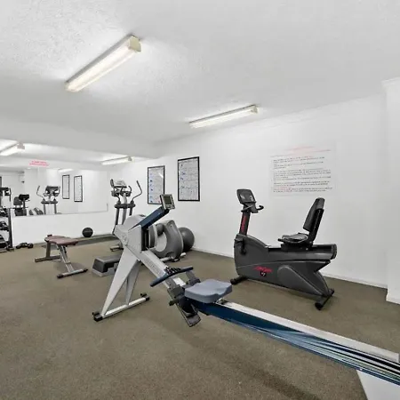 Apartment Modern 2br Retreat With Gym, Pool And Balcony