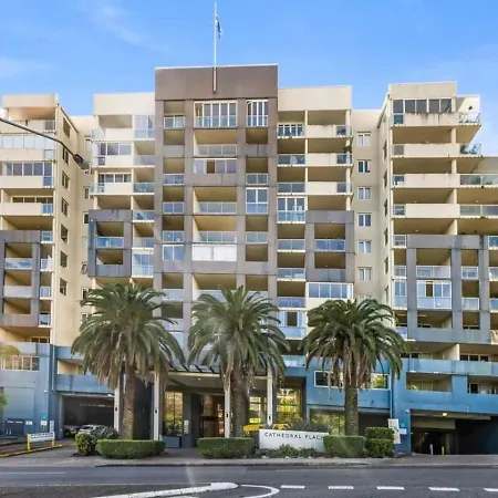 Apartment Modern 2br Retreat With Gym, Pool And Balcony Brisbane