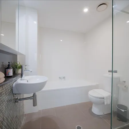 Meriton Soleil Breathtaking Views Heated Pool Gym Apartment *