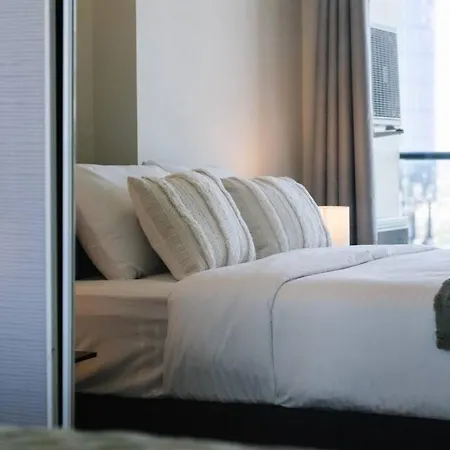 Luxury High Rise 2br In Cbd Apartment *