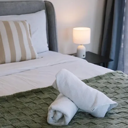 Apartment Luxury High Rise 2br In Cbd
