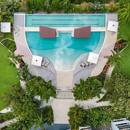 Family-friendly 2brwalk To River & Shops Pool&gym Apartment