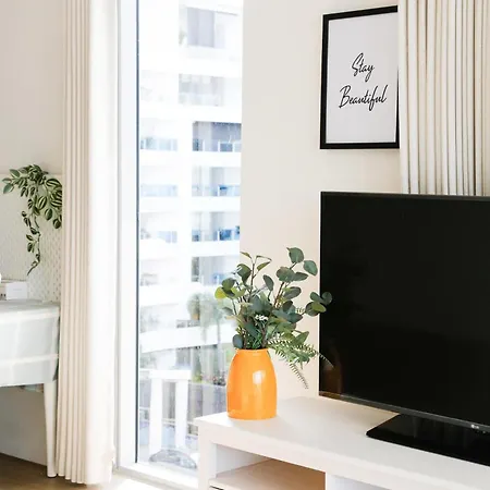 Family-friendly 2brwalk To River & Shops Pool&gym Apartment *