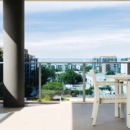 Family-friendly 2brwalk To River & Shops Pool&gym Apartment *