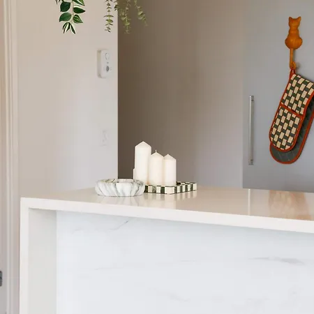Family-friendly 2brwalk To River & Shops Pool&gym Apartment