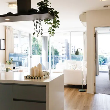 Family-friendly 2brwalk To River & Shops Pool&gym Apartment