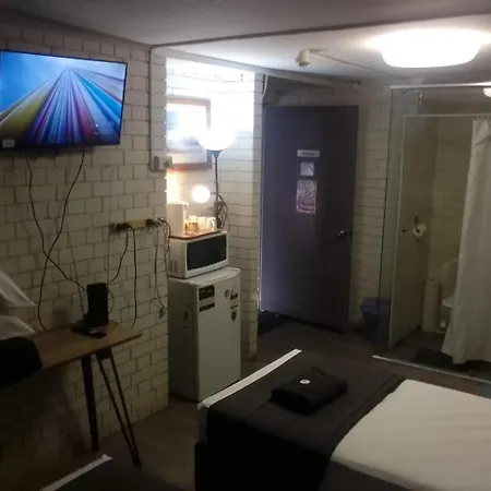 Kingsford Riverside 3*