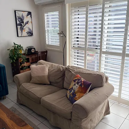 Large And Stylish Townhouse In Chic Area Apartment