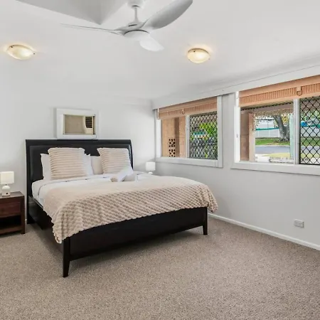Value 3 Beds Family With Pool Near Bay And Shops Brisbane
