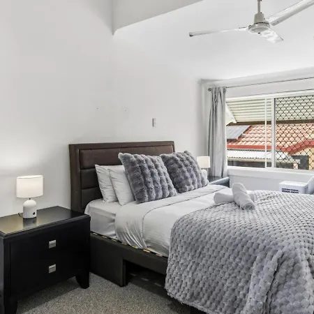 Value 3 Beds Family With Pool Near Bay And Shops Holiday home Brisbane
