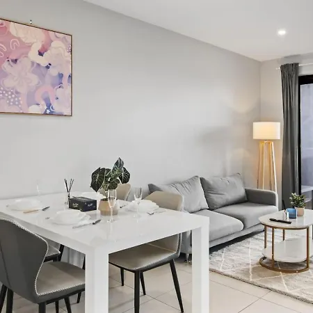2br Near Plaza And Garden Walk To Bus Easy M3