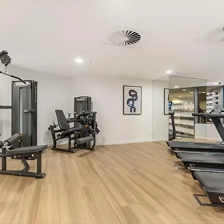 Queen's Wharf Modern 2br Pool, Free Parking Apartment *