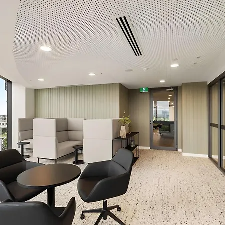 Queen's Wharf Modern 2br Pool, Free Parking Apartment *