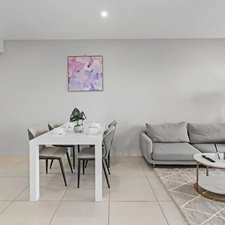 2br Near Plaza And Garden Walk To Bus Easy M3