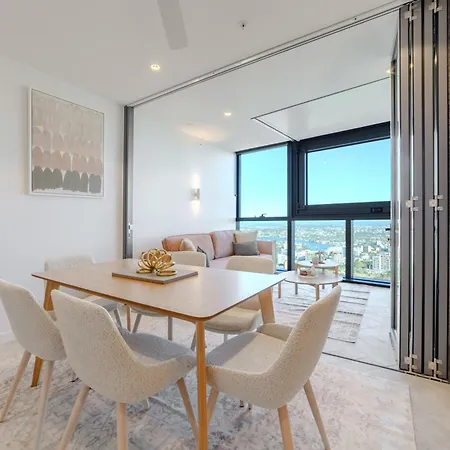 Queen's Wharf Modern 2br Pool, Free Parking