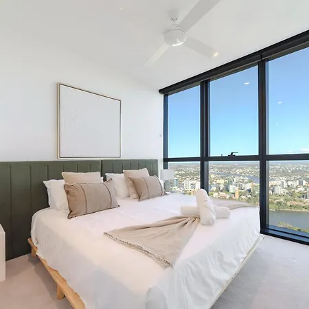 Queen's Wharf Modern 2br Pool, Free Parking