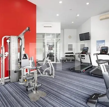River View Pool Gym Apartment *