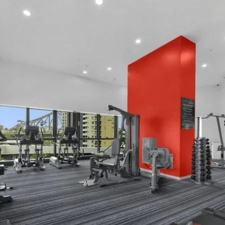 Meriton Soleil Breathtaking Views Heated Pool Gym Apartment Brisbane