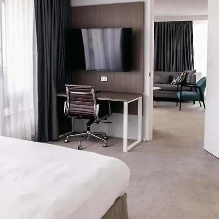 Hotel Mercure Spring Hill 4*