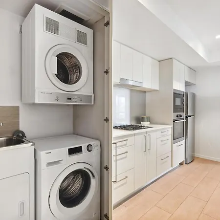 Sleek 1-Bed With Rooftop Pool & Amazing City Views Apartment Brisbane