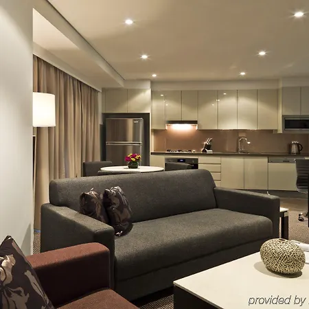 Meriton Adelaide Street, Hotel