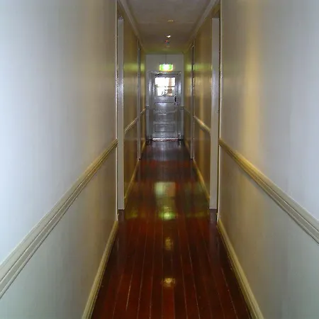 Globe Hotel 3*