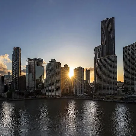 Meriton Adelaide Street, 5*