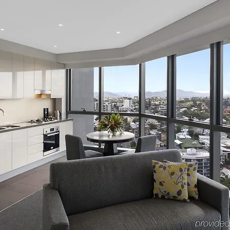Meriton Adelaide Street, Hotel 5*