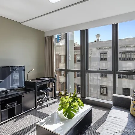 Meriton Adelaide Street, Hotel