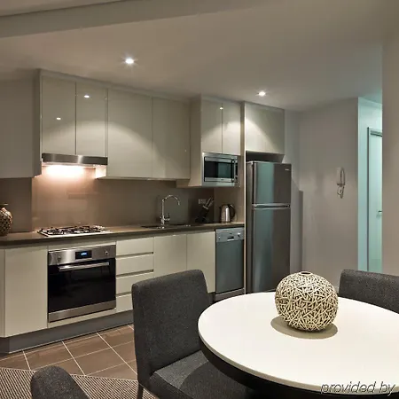 Meriton Adelaide Street, Hotel 5*