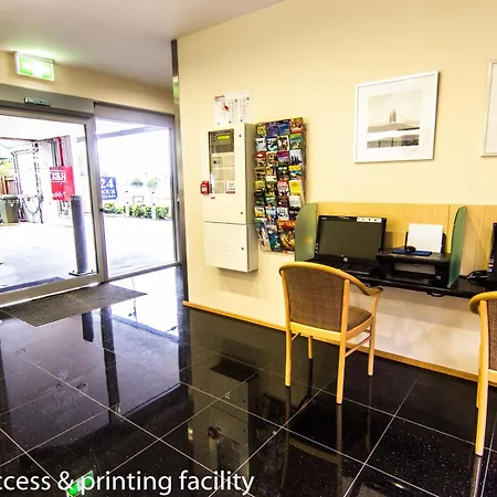 Motel Airport Ascot 4*