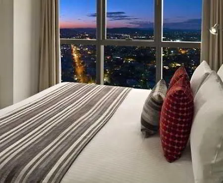 Meriton Adelaide Street, 5*
