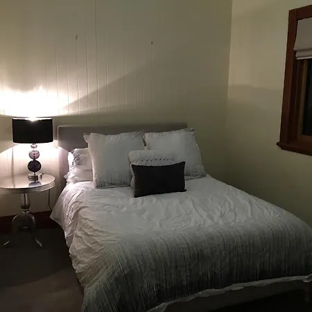 Elegant 4 Brm House In Exclusive New Farm