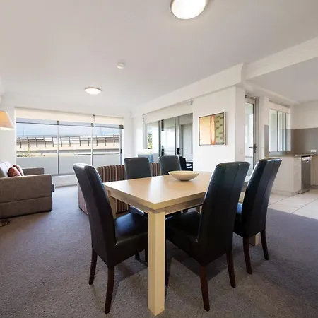 Oaks Mews Aparthotel 4*