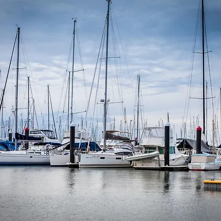 Manly Marina Cove Motel 4*