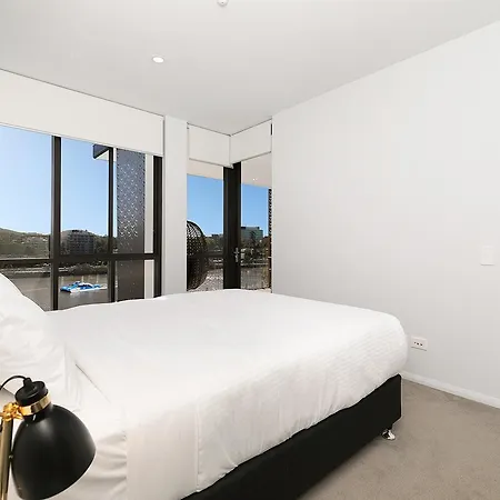 Soko Waterfront West End 4*