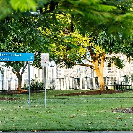 Bowen Terrace Motel 3*
