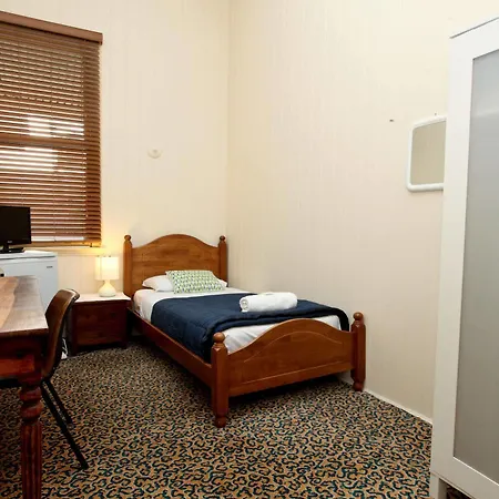 Bowen Terrace 3*
